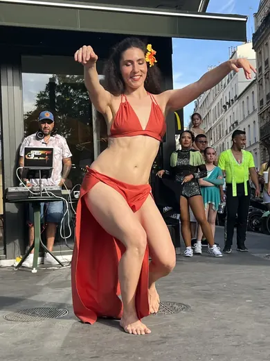 En solo, animation à Paris