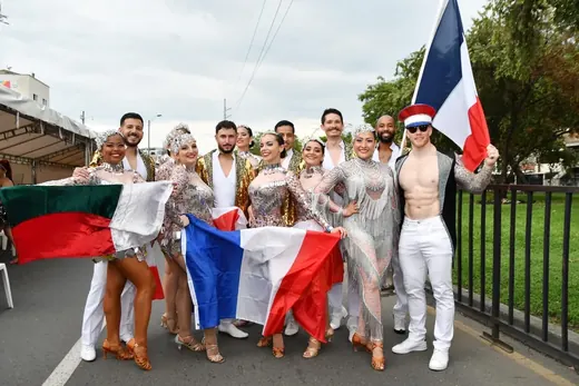 Salsódromo de la Feria de Cali, 2023 : drapeaux à la main