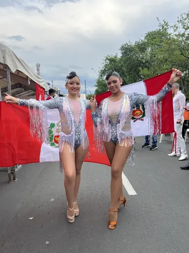 Salsódromo de la Feria de Cali, 2024 : avec le drapeau péruvien